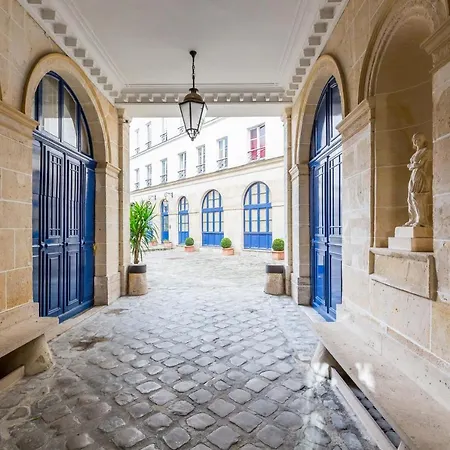 Appartamento Veeve - A La Mode Retreat By The Seine Parigi