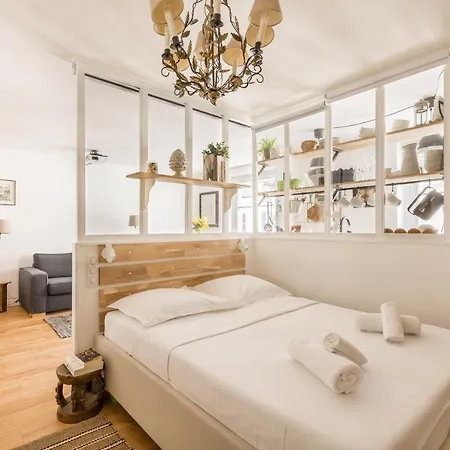 Veeve - A La Mode Retreat By The Seine *