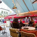 Veeve - A La Mode Retreat By The Seine